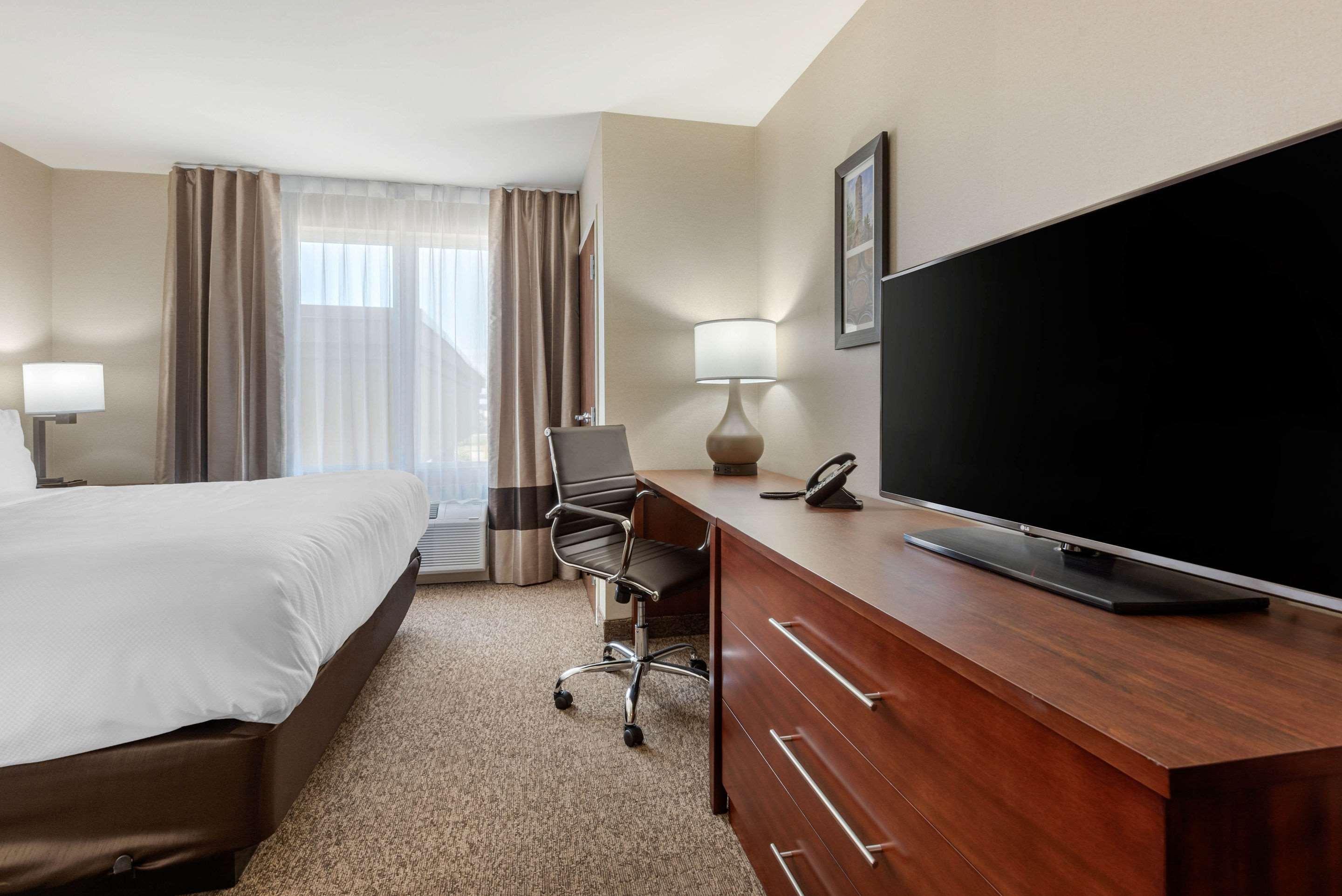 Comfort Inn & Suites Greater Napanee Exterior photo