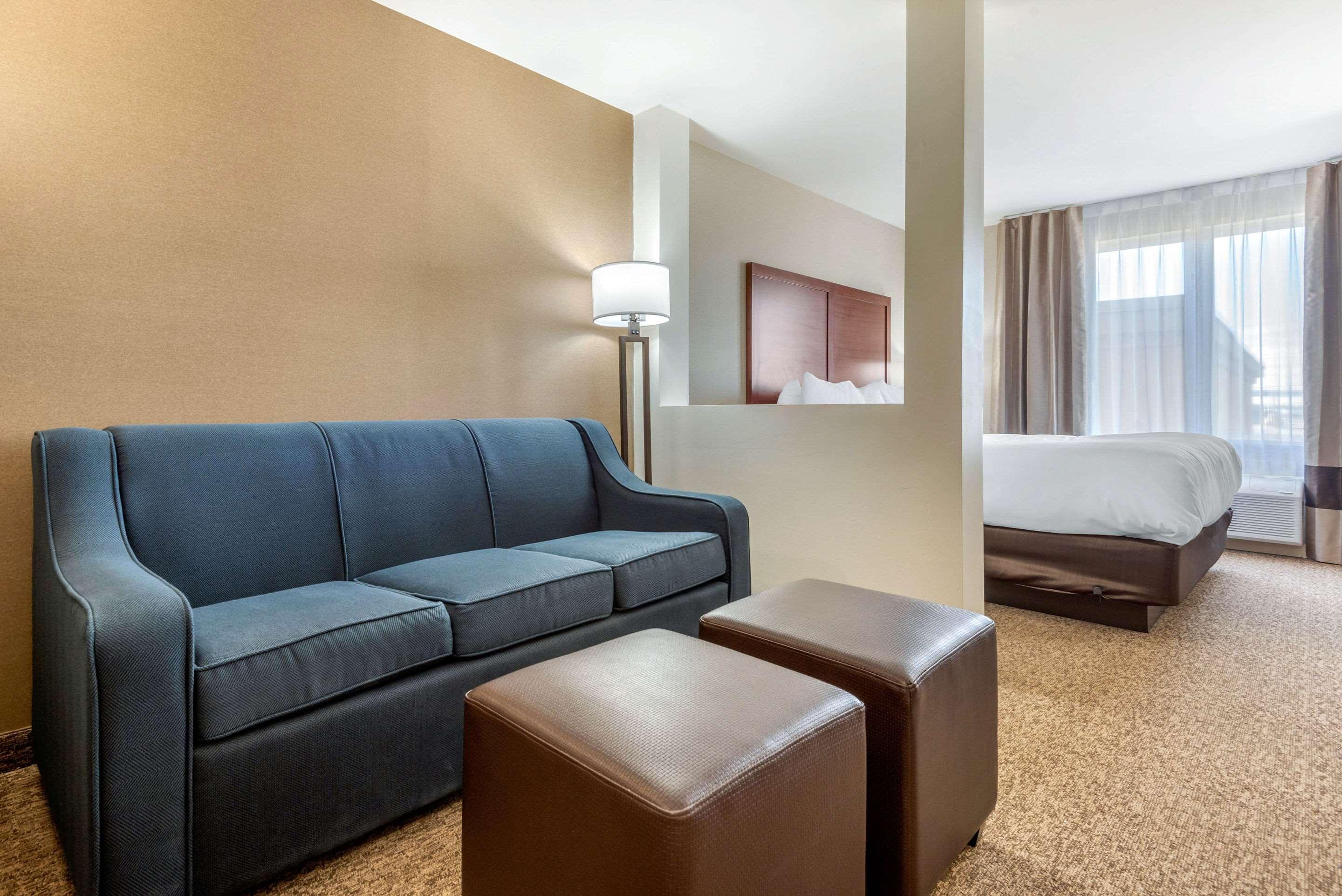 Comfort Inn & Suites Greater Napanee Exterior photo