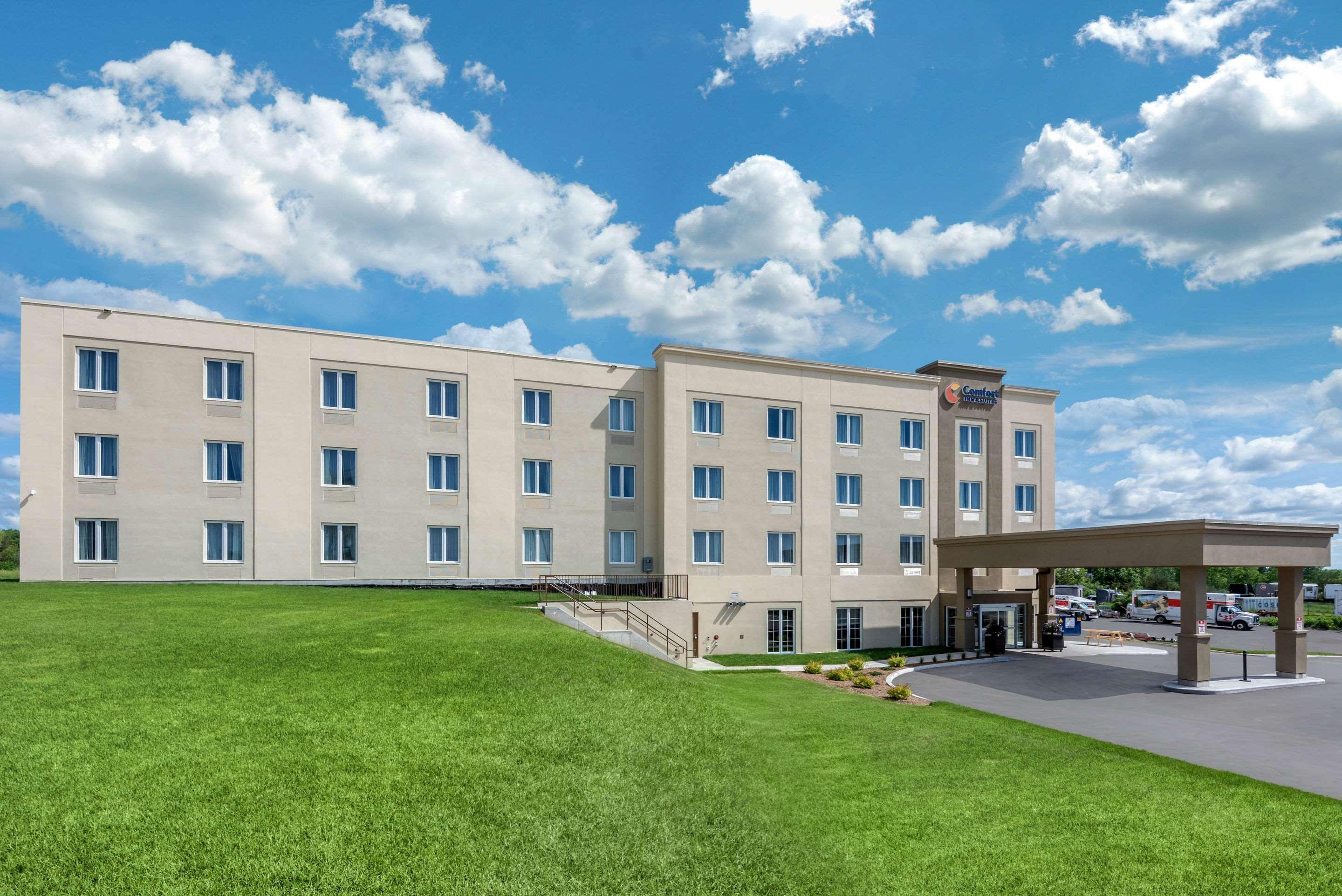 Comfort Inn & Suites Greater Napanee Exterior photo