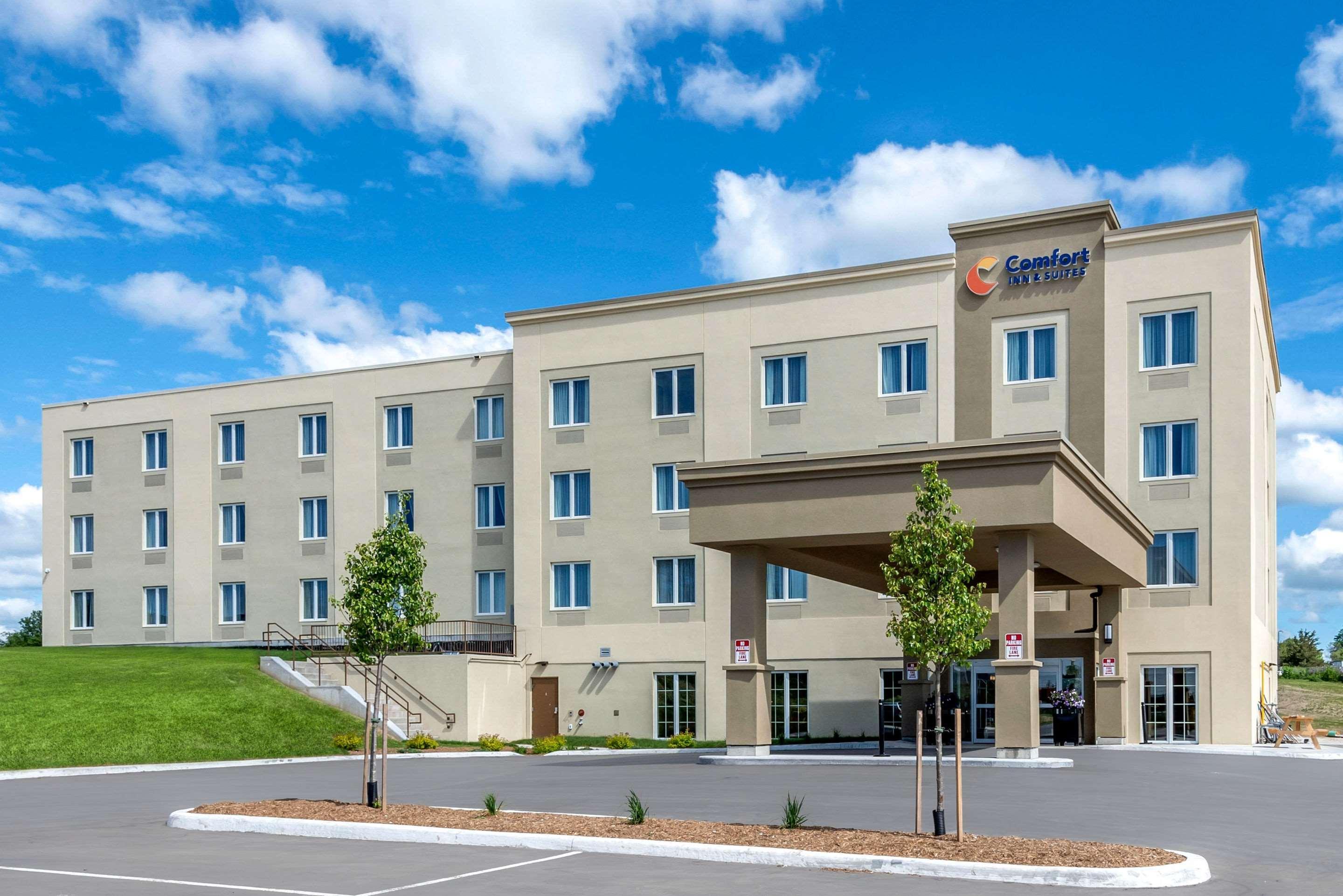 Comfort Inn & Suites Greater Napanee Exterior photo